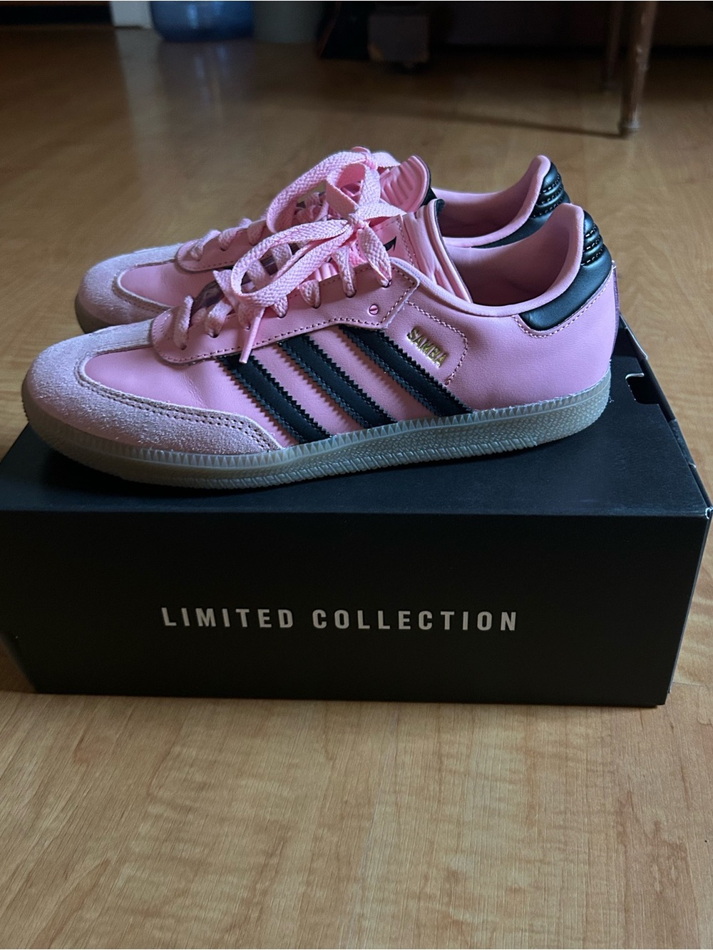 NIB Adidas Samba Messi Indoor Soccer Shoes Men’s 6 Women’s 8.5 Light Pink Black - Picture 3 of 9
